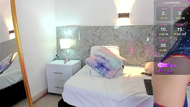 Snapshot of Mia_rom11 chatting on 12.14.24 Mia rom11 online show from 12.14.24