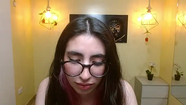 Snapshot of LenaRoses chatting on 03.22.25 LenaRoses online show from 03.22.25