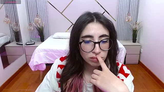 Snapshot of LenaRoses chatting on 09.08.25 LenaRoses online show from 09.08.25