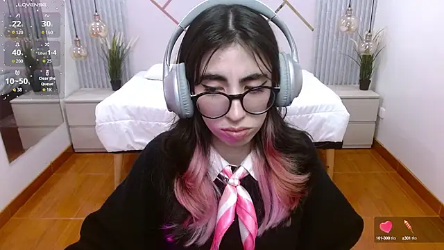 Snapshot of LenaRoses chatting on 09.18.25 LenaRoses online show from 09.18.25