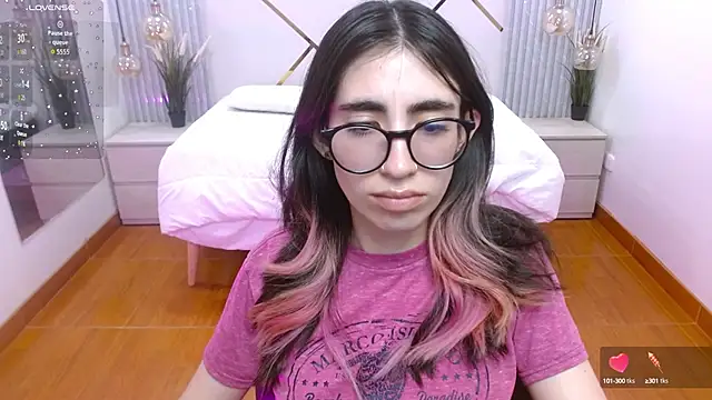 Snapshot of LenaRoses chatting on 10.08.25 LenaRoses online show from 10.08.25