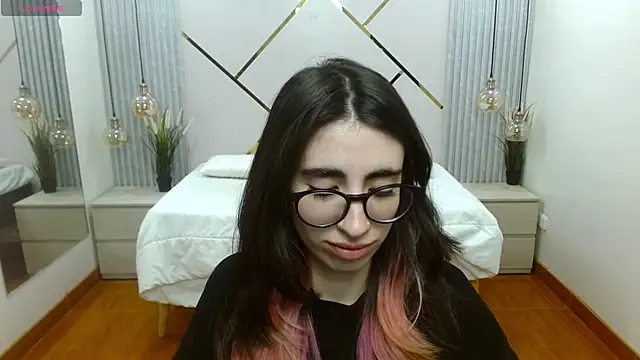 Snapshot of LenaRoses chatting on 10.14.25 LenaRoses online show from 10.14.25