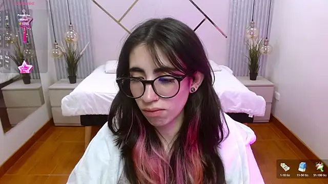 Snapshot of LenaRoses chatting on 11.06.25 LenaRoses online show from 11.06.25