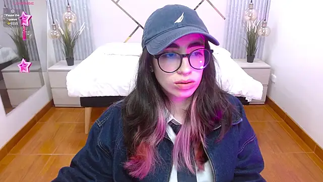 Snapshot of LenaRoses chatting on 11.08.25 LenaRoses online show from 11.08.25