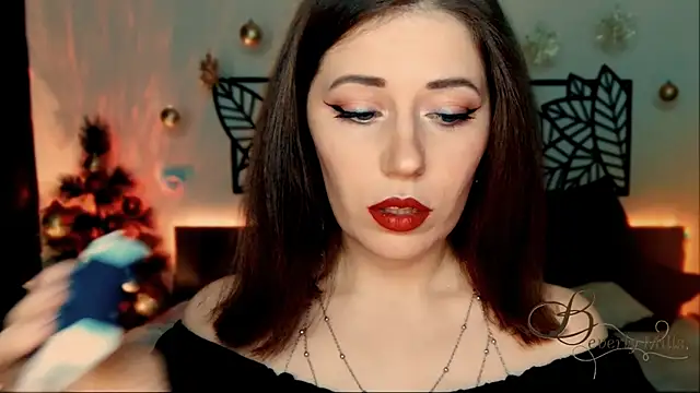 Snapshot of MissBeverlyMills chatting on 12.21.24 MissBeverlyMills online show from 12.21.24