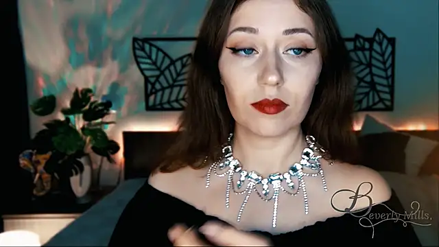 Snapshot of MissBeverlyMills chatting on 01.11.25 MissBeverlyMills online show from 01.11.25