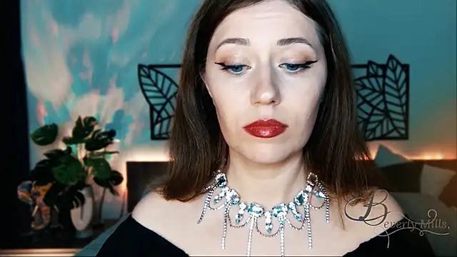 Snapshot of MissBeverlyMills chatting on 01.11.25 MissBeverlyMills online show from 01.11.25