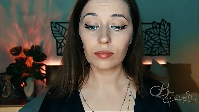 Snapshot of MissBeverlyMills chatting on 01.17.25 MissBeverlyMills online show from 01.17.25