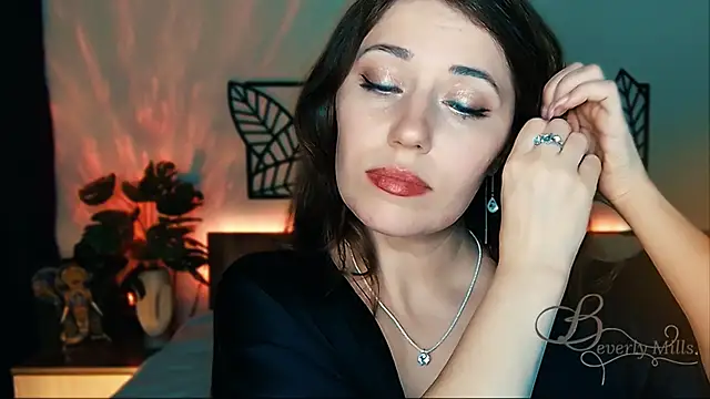 Snapshot of MissBeverlyMills chatting on 01.25.25 MissBeverlyMills online show from 01.25.25