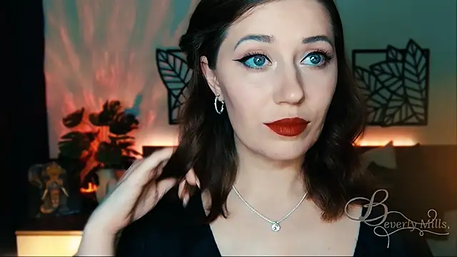 Snapshot of MissBeverlyMills chatting on 02.01.25 MissBeverlyMills online show from 02.01.25