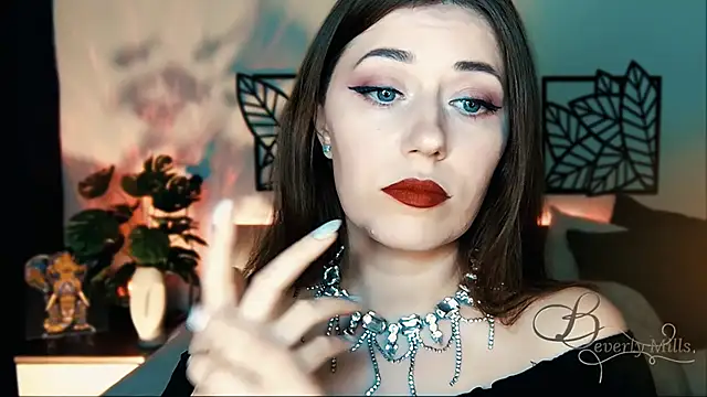 Snapshot of MissBeverlyMills chatting on 02.09.25 MissBeverlyMills online show from 02.09.25