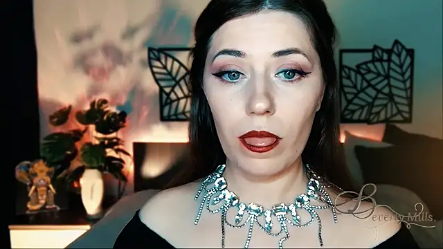 Snapshot of MissBeverlyMills chatting on 02.09.25 MissBeverlyMills online show from 02.09.25