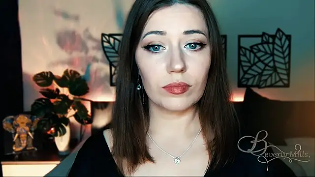 Snapshot of MissBeverlyMills chatting on 02.10.25 MissBeverlyMills online show from 02.10.25