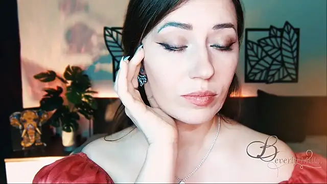 Snapshot of MissBeverlyMills chatting on 02.19.25 MissBeverlyMills online show from 02.19.25