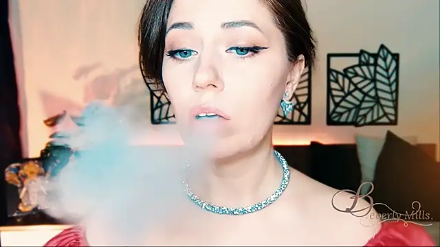 Snapshot of MissBeverlyMills chatting on 03.05.25 MissBeverlyMills online show from 03.05.25