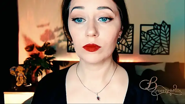 Snapshot of MissBeverlyMills chatting on 03.20.25 MissBeverlyMills online show from 03.20.25