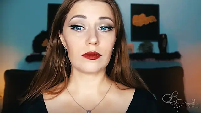 Snapshot of MissBeverlyMills chatting on 09.14.25 MissBeverlyMills online show from 09.14.25