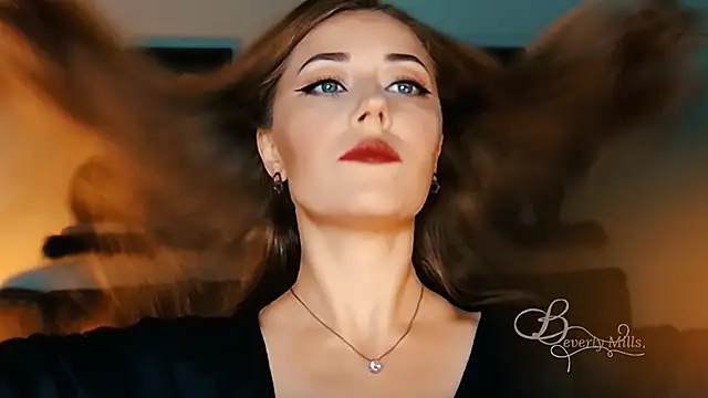 Snapshot of MissBeverlyMills chatting on 09.29.25 MissBeverlyMills online show from 09.29.25