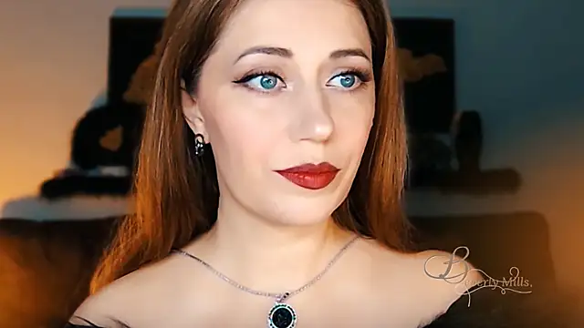 Snapshot of MissBeverlyMills chatting on 10.09.25 MissBeverlyMills online show from 10.09.25