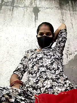 Snapshot of Anushka_Ji chatting on 10.28.25 Anushka Ji online show from 10.28.25