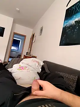 Snapshot of Henryb61 chatting on 12.13.24 Henryb61 online show from 12.13.24