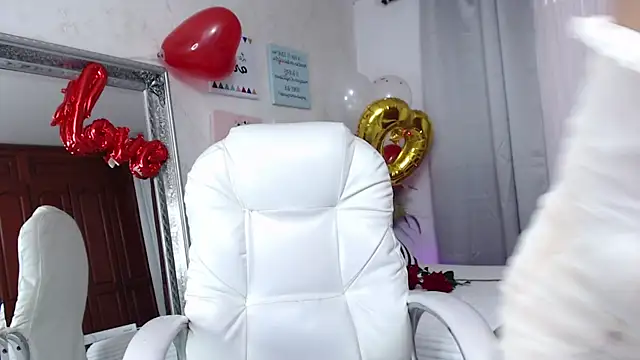 Snapshot of bonnie-love chatting on 02.15.25 bonnie-love online show from 02.15.25