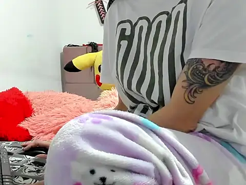 Snapshot of Sexualadiccion_ chatting on 09.15.25 Sexualadiccion  online show from 09.15.25