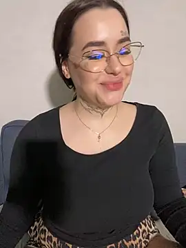Snapshot of fuckdoll_18 chatting on 12.14.24 fuckdoll 18 online show from 12.14.24