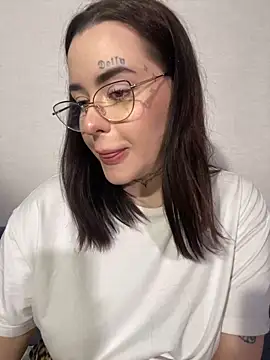 Snapshot of fuckdoll_18 chatting on 12.22.24 fuckdoll 18 online show from 12.22.24