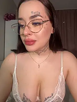 Snapshot of fuckdoll_18 chatting on 02.16.25 fuckdoll 18 online show from 02.16.25
