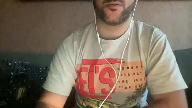 Snapshot of RedDante89 chatting on 12.13.24 RedDante89 online show from 12.13.24