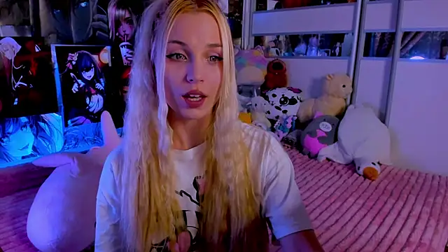 Snapshot of Cute__Pony chatting on 09.23.25 Cute Pony online show from 09.23.25