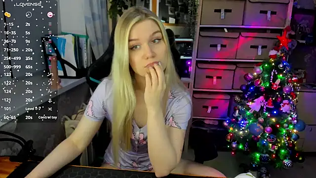 Snapshot of omg_lina chatting on 12.25.24 omg lina online show from 12.25.24