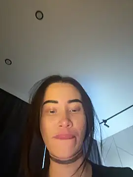 Snapshot of Yunasi chatting on 12.21.24 Yunasi online show from 12.21.24