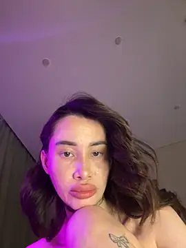 Snapshot of Yunasi chatting on 10.20.25 Yunasi online show from 10.20.25