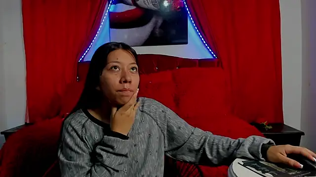 Snapshot of sexylaurita chatting on 01.15.25 sexylaurita online show from 01.15.25