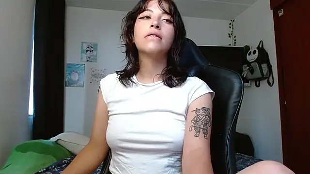 Snapshot of liisaxxx chatting on 11.04.25 liisaxxx online show from 11.04.25