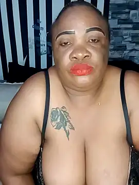 Snapshot of BigHotMatureXx chatting on 10.12.25 BigHotMatureXx online show from 10.12.25