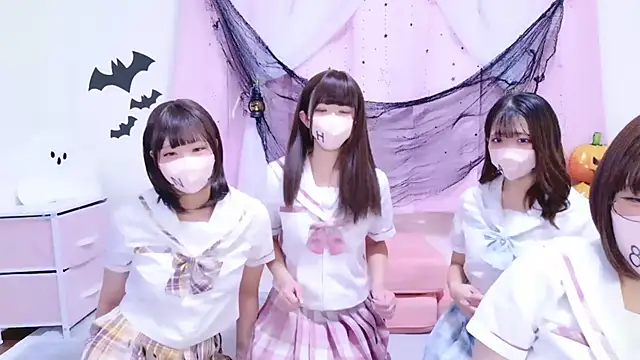 Snapshot of 841_yayoi chatting on 10.26.25 841 yayoi online show from 10.26.25