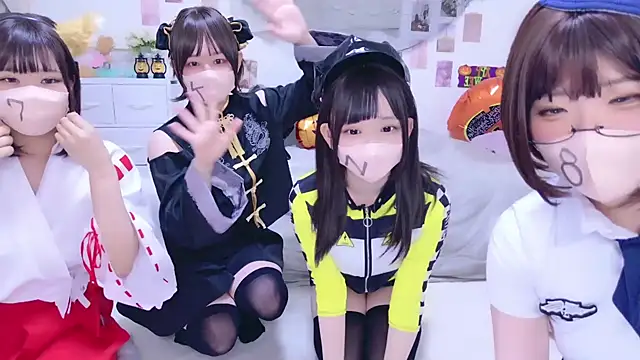 Snapshot of 841_yayoi chatting on 10.31.25 841 yayoi online show from 10.31.25