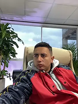 Snapshot of DanielGomez9 chatting on 12.28.24 DanielGomez9 online show from 12.28.24