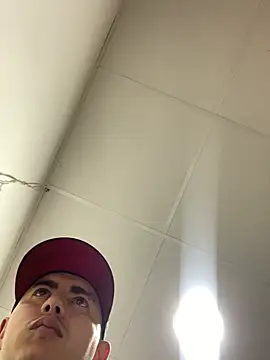 Snapshot of DanielGomez9 chatting on 02.24.25 DanielGomez9 online show from 02.24.25