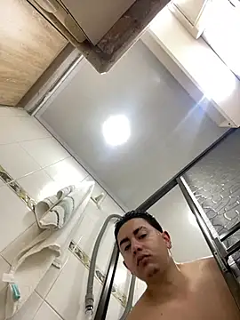 Snapshot of DanielGomez9 chatting on 03.04.25 DanielGomez9 online show from 03.04.25