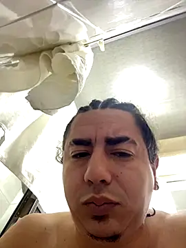 Snapshot of DanielGomez9 chatting on 09.18.25 DanielGomez9 online show from 09.18.25