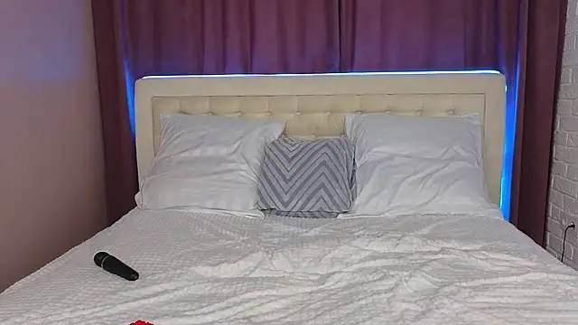 Snapshot of sofia__home chatting on 03.17.25 sofia home online show from 03.17.25