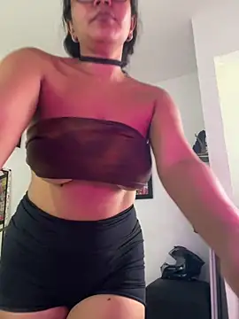 Snapshot of Rachell__420 chatting on 10.23.25 Rachell  420 online show from 10.23.25