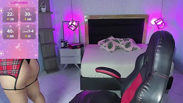 Snapshot of delilaquinn chatting on 02.13.25 delilaquinn online show from 02.13.25