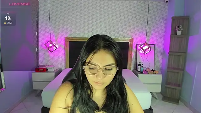 Snapshot of delilaquinn chatting on 03.22.25 delilaquinn online show from 03.22.25