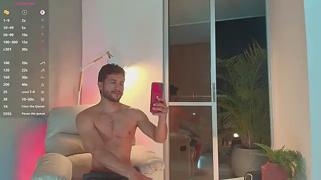 Snapshot of Valentinoford chatting on 01.25.25 Valentinoford online show from 01.25.25