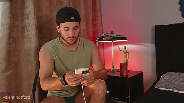 Snapshot of Valentinoford chatting on 10.27.25 Valentinoford online show from 10.27.25